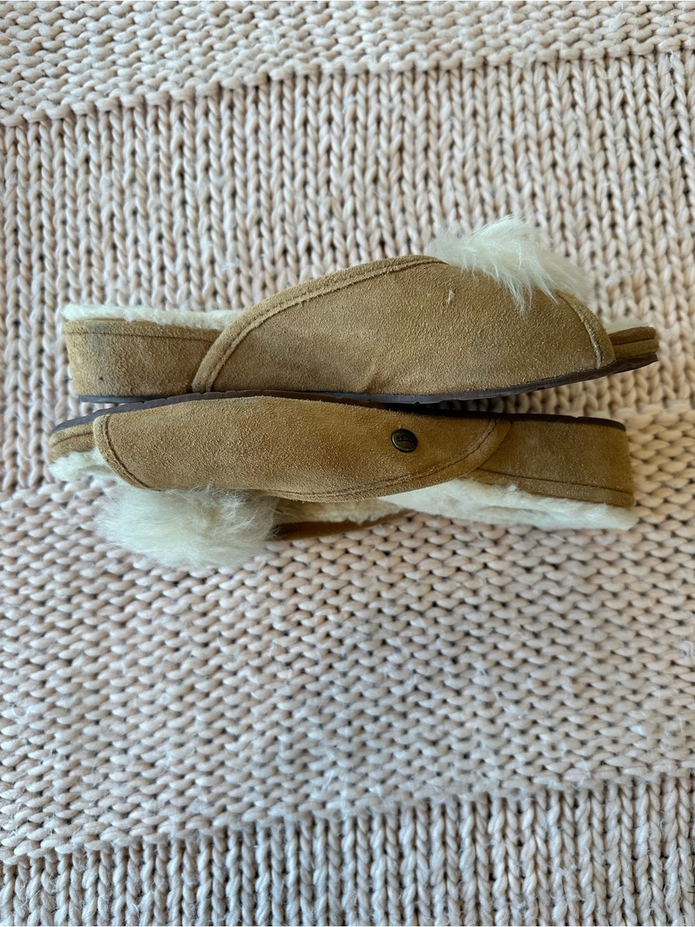 UGG chestnut Yvette slipper sheepskin Pom Pom mini wedge size 6 - Picture 5 of 7